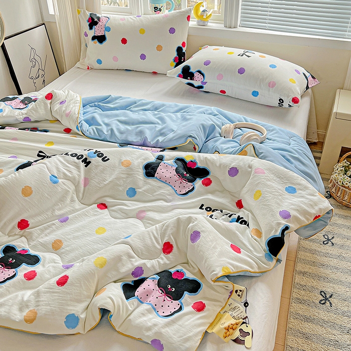 91家纺网 家纺一手货源 找家纺 玉海棠家纺 2025新款水洗皱皱纱印花夏被 被子被芯 波点小狗