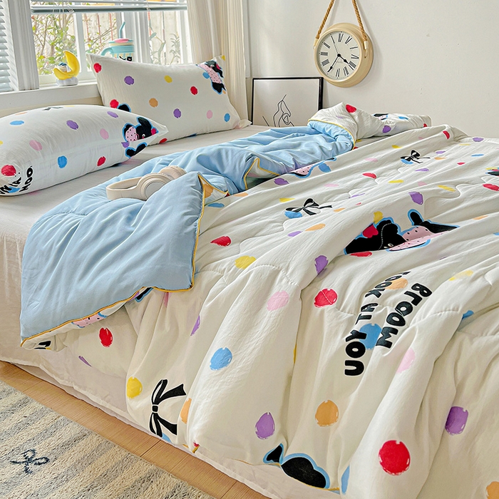 91家纺网 家纺一手货源 找家纺 玉海棠家纺 2025新款水洗皱皱纱印花夏被 被子被芯 波点小狗