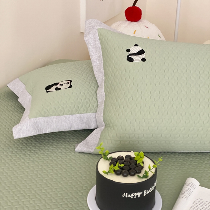 91家纺网 家纺一手货源 找家纺 由有家居 2025新款新品A类PE高凉感分子进口刺绣豆豆凉席三件套 熊猫伙伴