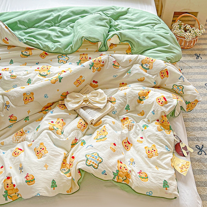 91家纺网 家纺一手货源 找家纺 玉海棠家纺 2025新款水洗皱皱纱印花夏被 被子被芯 吃饼干小熊