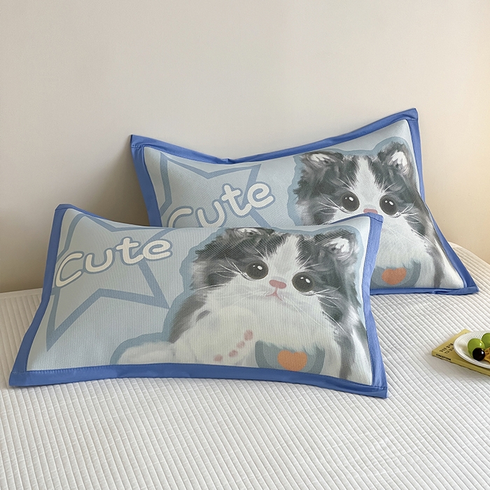 91家纺网 家纺一手货源 找家纺 安哆啦家纺 2025新款A类大版印花冰藤儿童幼儿园卡通萌宠系列凉席单枕套 蓝色英短