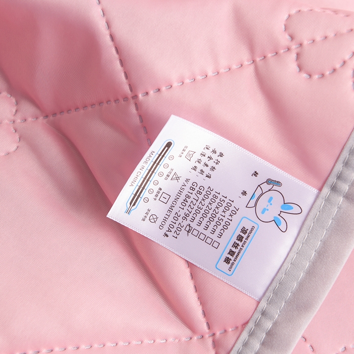 91家纺网 家纺一手货源 找家纺 2025新款清凉舒适凉感丝夏被四件套 樱桃粉