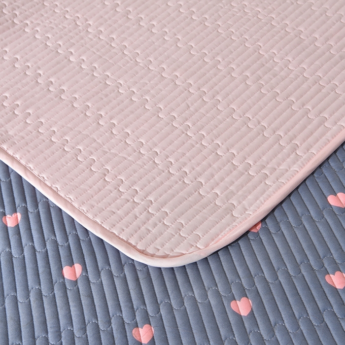 91家纺网 家纺一手货源 找家纺 床笠人家 2025新款亲肤双面磨毛夹棉床盖 爱心-灰