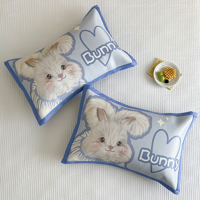 91家纺网 家纺一手货源 找家纺 安哆啦家纺 2025新款A类大版印花冰藤儿童幼儿园卡通萌宠系列凉席单枕套 小兔叽