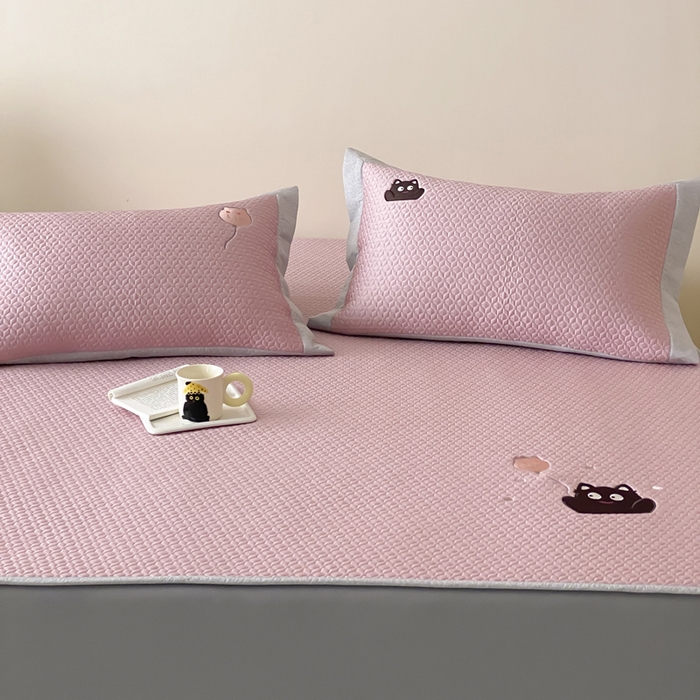 91家纺网 家纺一手货源 找家纺 由有家居 2025新款新品A类PE高凉感分子进口刺绣豆豆凉席三件套 气球咪咪