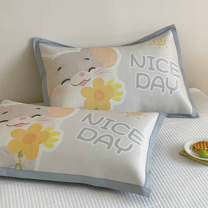 91家纺网 家纺一手货源 找家纺 安哆啦家纺 2025新款A类大版印花冰藤儿童幼儿园卡通萌宠系列凉席单枕套 小老鼠