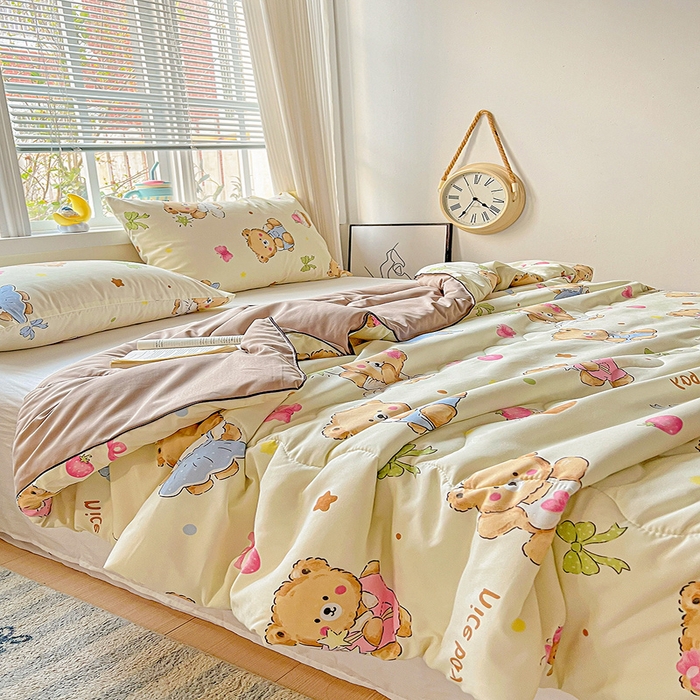 91家纺网 家纺一手货源 找家纺 玉海棠家纺 2025新款水洗皱皱纱印花夏被 被子被芯 草莓粉熊