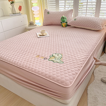 91家纺网 家纺一手货源 找家纺 （总）万盛家纺 2025新款夹棉恐龙刺绣床笠