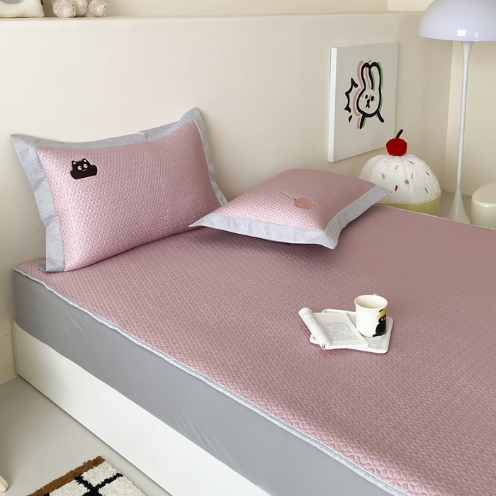 91家纺网 家纺一手货源 找家纺 由有家居 2025新款新品A类PE高凉感分子进口刺绣豆豆凉席三件套 气球咪咪