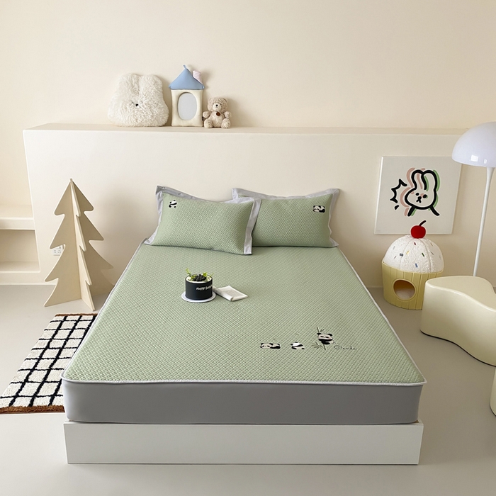 91家纺网 家纺一手货源 找家纺 由有家居 2025新款新品A类PE高凉感分子进口刺绣豆豆凉席三件套 熊猫伙伴