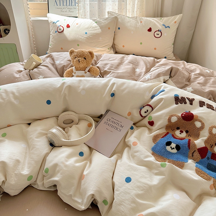 91家纺网 家纺一手货源 找家纺 澳梵家居 2025新款小清新全棉印花毛巾绣四件套 我的小熊朋友