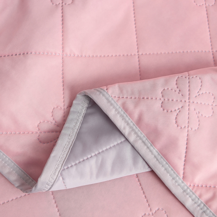 91家纺网 家纺一手货源 找家纺 2025新款清凉舒适凉感丝夏被四件套 樱桃粉