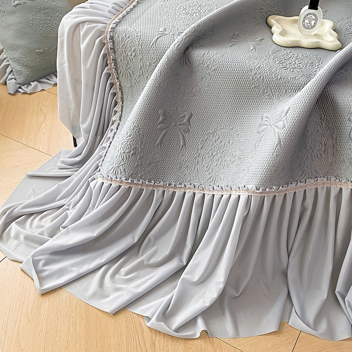 91家纺网 家纺一手货源 找家纺 2025新款复合三明治床裙款凉豆豆凉席三件套系列 约定-绅士灰