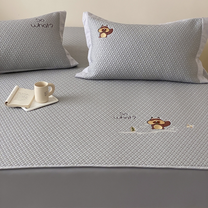 91家纺网 家纺一手货源 找家纺 由有家居 2025新款新品A类PE高凉感分子进口刺绣豆豆凉席三件套 巴拉宝宝