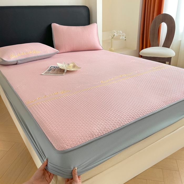 91家纺网 家纺一手货源 找家纺 欧邦 2025新款提花冰豆豆凉席三件套-幸运草 床笠款-幸运草-粉