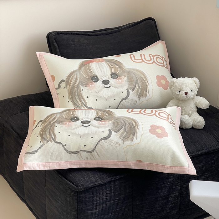 91家纺网 家纺一手货源 找家纺 安哆啦家纺 2025新款A类大版印花冰藤儿童幼儿园卡通萌宠系列凉席单枕套 美腻西施