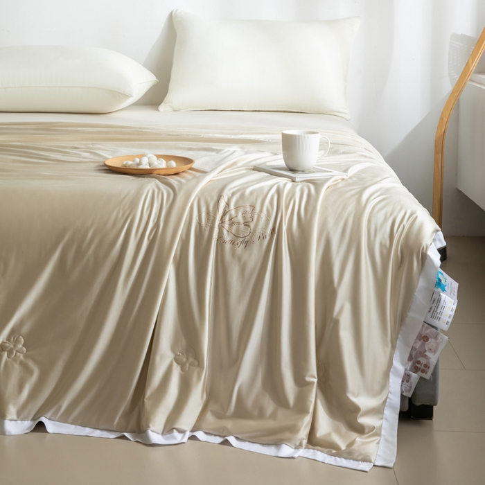 91家纺网 家纺一手货源 找家纺 野马寝具跨境电商专供 2025新款森氧冰蚕蚕丝被 金色