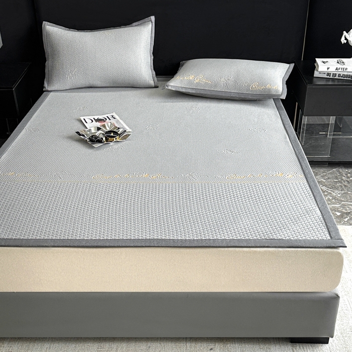 91家纺网 家纺一手货源 找家纺 欧邦 2025新款提花冰豆豆凉席三件套-幸运草 凉席款-幸运草-灰