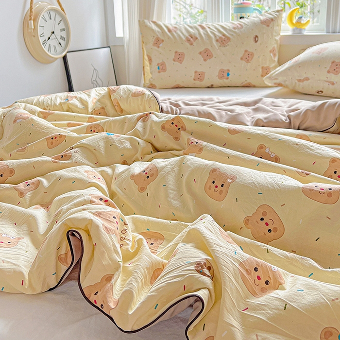 91家纺网 家纺一手货源 找家纺 玉海棠家纺 2025新款水洗皱皱纱印花夏被 被子被芯 奥利奥小熊