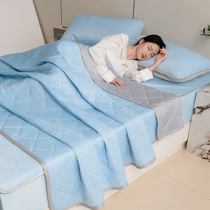 91家纺网 家纺一手货源 找家纺 2025新款清凉舒适凉感丝夏被四件套 天蓝