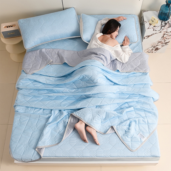 91家纺网 家纺一手货源 找家纺 2025新款清凉舒适凉感丝夏被四件套 天蓝