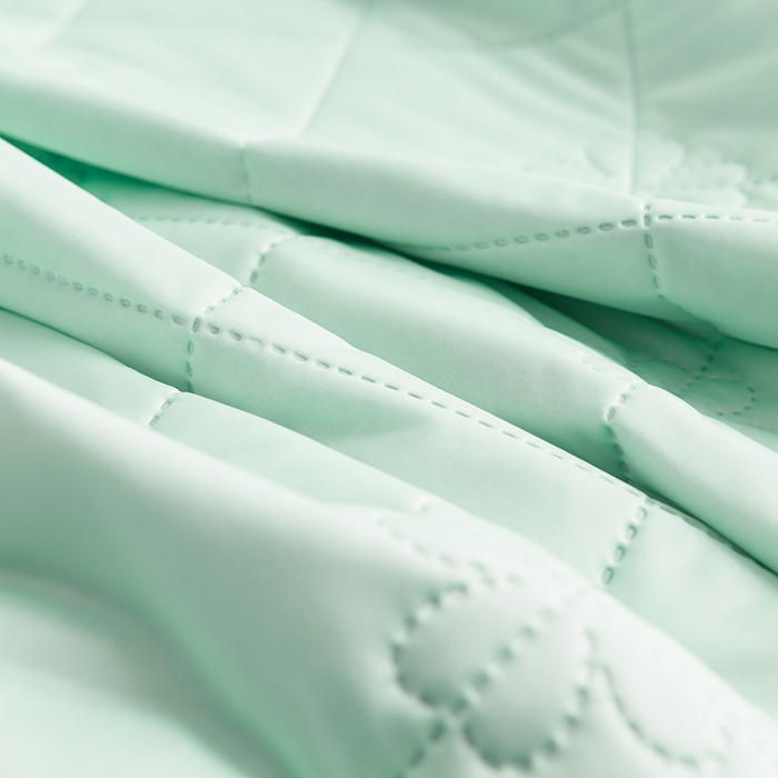 91家纺网 家纺一手货源 找家纺 2025新款清凉舒适凉感丝夏被四件套 浅绿