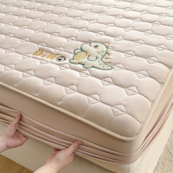 91家纺网 家纺一手货源 找家纺 万盛家纺 2025新款夹棉恐龙刺绣床笠 恐龙-方格  卡其