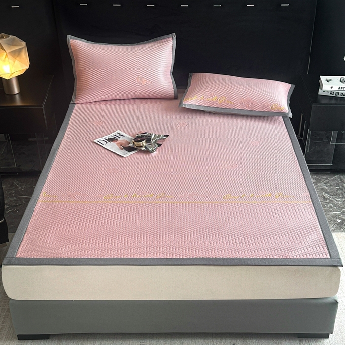 91家纺网 家纺一手货源 找家纺 欧邦 2025新款提花冰豆豆凉席三件套-幸运草 凉席款-幸运草-粉