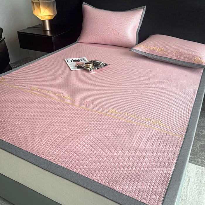 91家纺网 家纺一手货源 找家纺 欧邦 2025新款提花冰豆豆凉席三件套-幸运草 凉席款-幸运草-粉