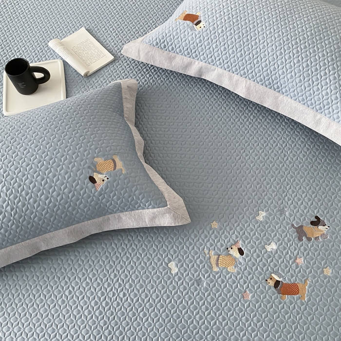 91家纺网 家纺一手货源 找家纺 由有家居 2025新款新品A类PE高凉感分子进口刺绣豆豆凉席三件套 汪汪聚会