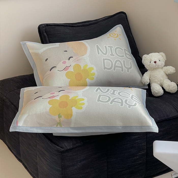 91家纺网 家纺一手货源 找家纺 安哆啦家纺 2025新款A类大版印花冰藤儿童幼儿园卡通萌宠系列凉席单枕套 小老鼠