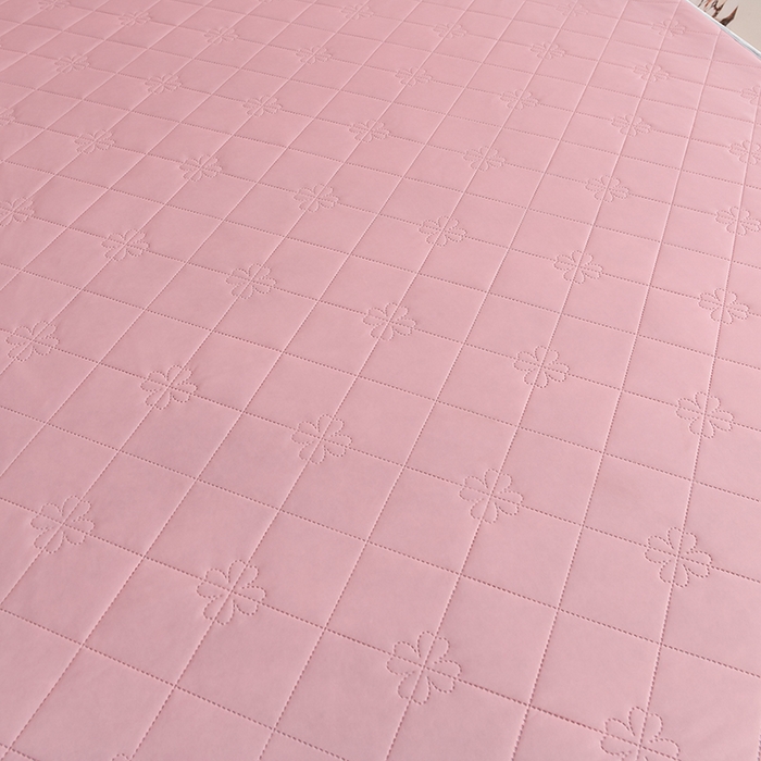 91家纺网 家纺一手货源 找家纺 2025新款清凉舒适凉感丝夏被四件套 樱桃粉