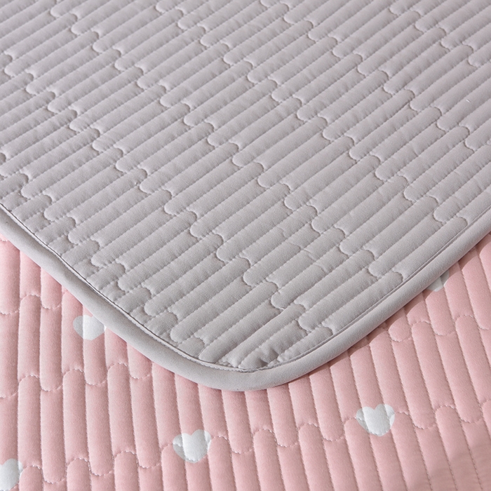 91家纺网 家纺一手货源 找家纺 床笠人家 2025新款亲肤双面磨毛夹棉床盖 爱心-粉