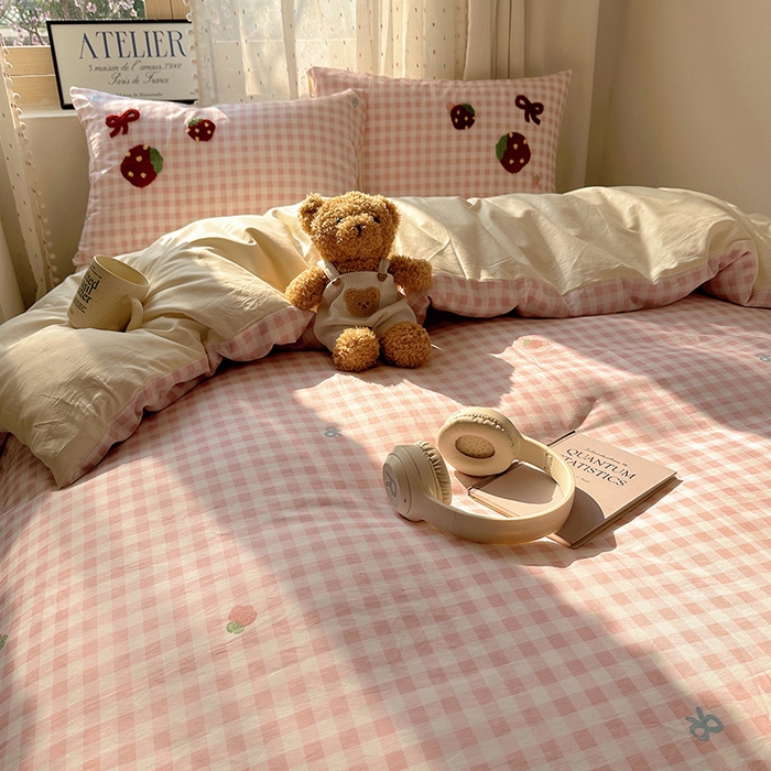 91家纺网 家纺一手货源 找家纺 澳梵家居 2025新款小清新全棉印花毛巾绣四件套 草莓星球