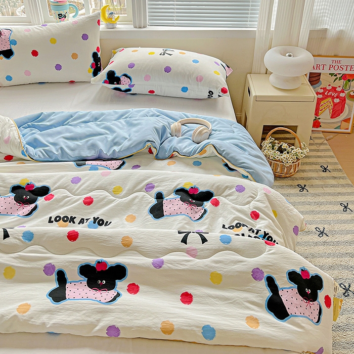 91家纺网 家纺一手货源 找家纺 玉海棠家纺 2025新款水洗皱皱纱印花夏被 被子被芯 波点小狗