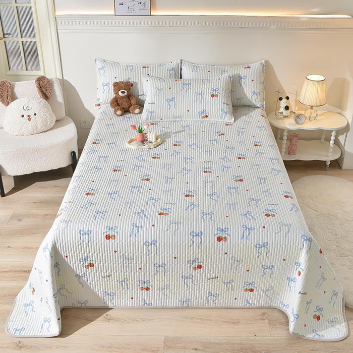 91家纺网 家纺一手货源 找家纺 床笠人家 2025新款亲肤双面磨毛夹棉床盖 草莓乐园