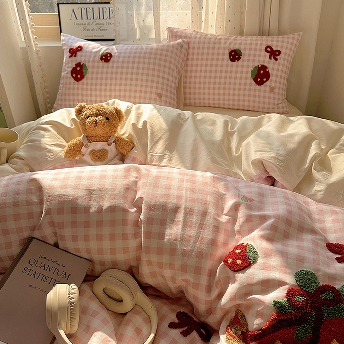 91家纺网 家纺一手货源 找家纺 澳梵家居 2025新款小清新全棉印花毛巾绣四件套 草莓星球