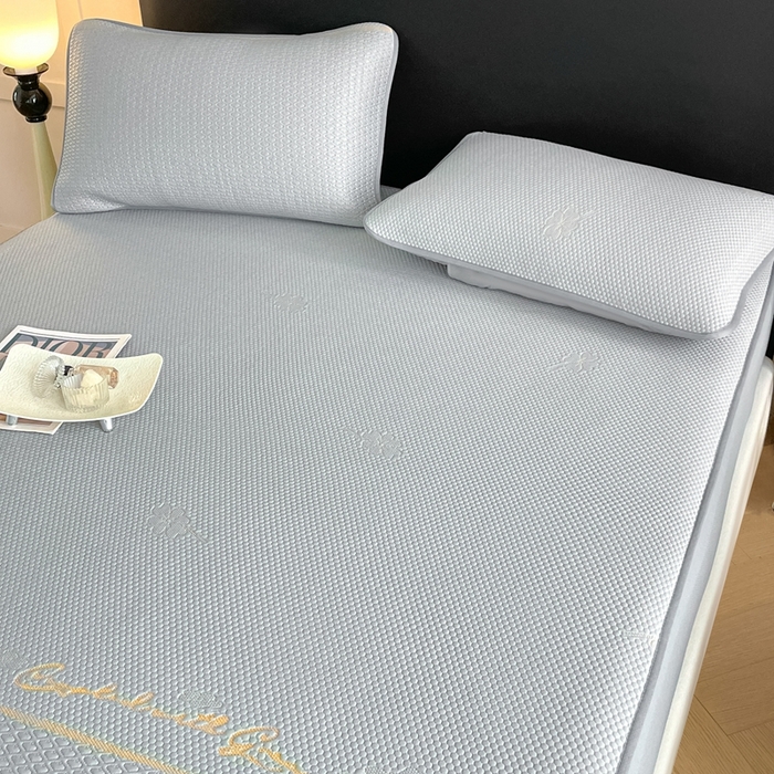 91家纺网 家纺一手货源 找家纺 欧邦 2025新款提花冰豆豆凉席三件套-幸运草 床笠款-幸运草-灰