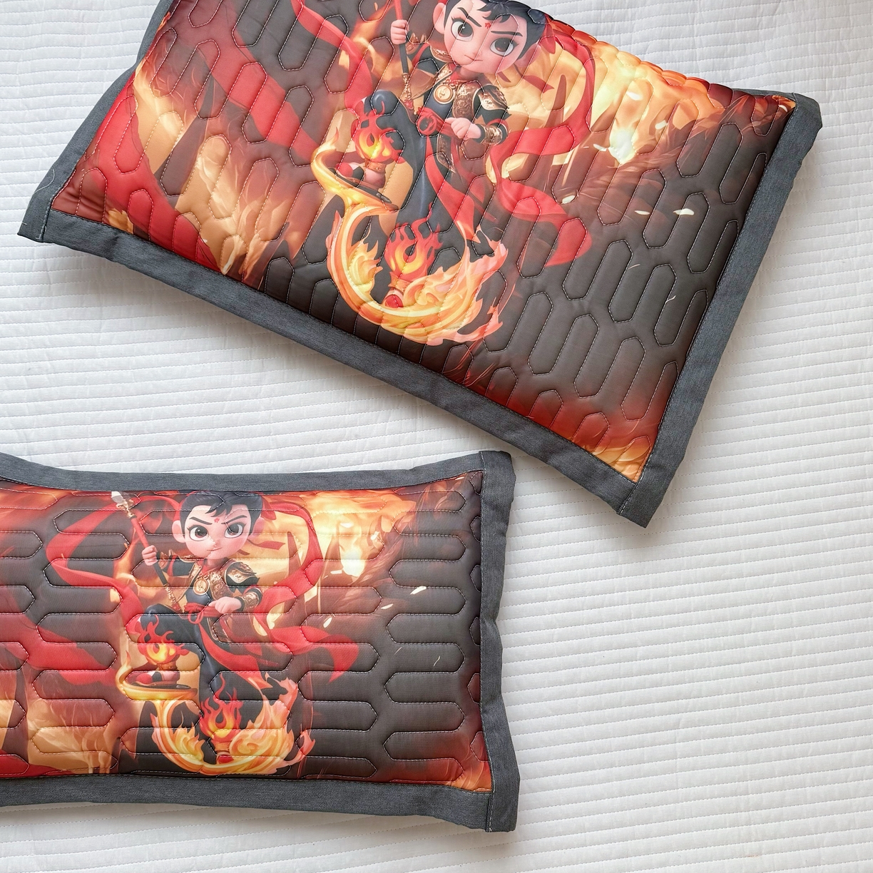 91家纺网 家纺一手货源 找家纺 纽乐家纺 2025新款卡通5D数码印花哪吒周边儿童冰丝乳胶凉枕枕套枕芯 哪吒-1