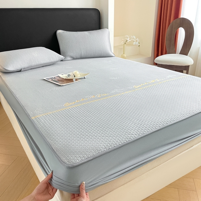 91家纺网 家纺一手货源 找家纺 欧邦 2025新款提花冰豆豆凉席三件套-幸运草 床笠款-幸运草-灰