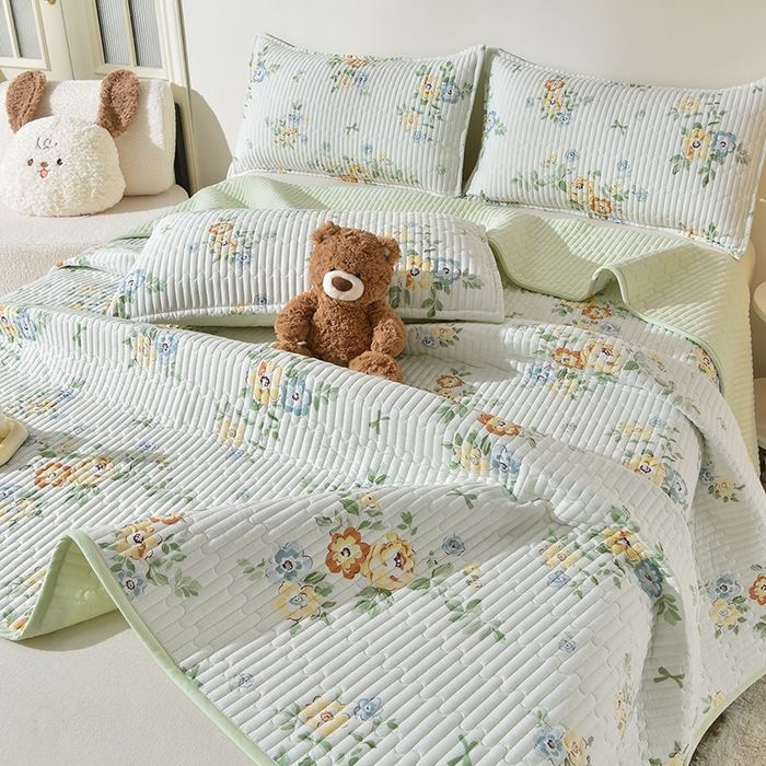 91家纺网 家纺一手货源 找家纺 床笠人家 2025新款亲肤双面磨毛夹棉床盖 夏菲花语