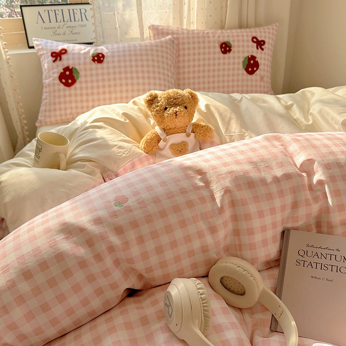 91家纺网 家纺一手货源 找家纺 澳梵家居 2025新款小清新全棉印花毛巾绣四件套 草莓星球