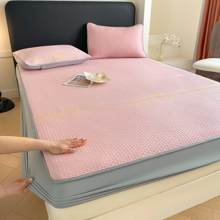 91家纺网 家纺一手货源 找家纺 欧邦 2025新款提花冰豆豆凉席三件套-幸运草 床笠款-幸运草-粉