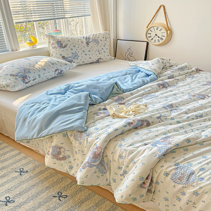 91家纺网 家纺一手货源 找家纺 玉海棠家纺 2025新款水洗皱皱纱印花夏被 被子被芯 豆奶泡泡猫