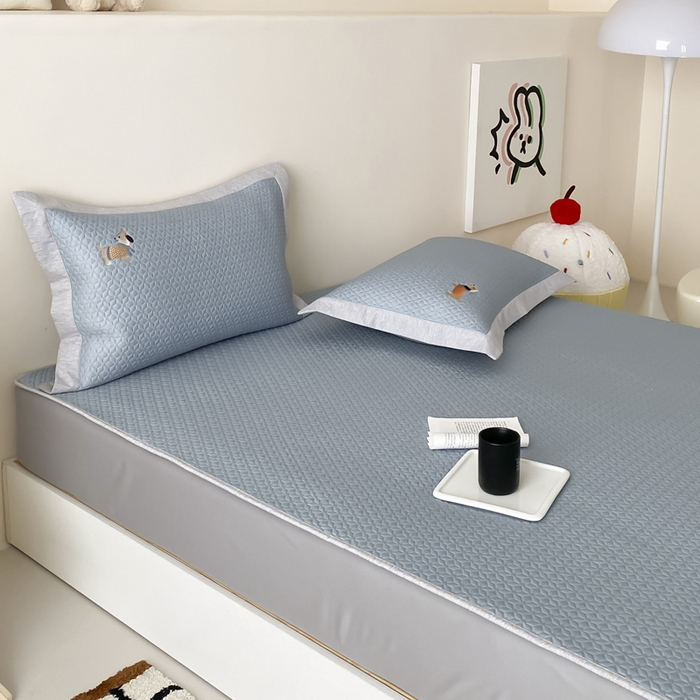 91家纺网 家纺一手货源 找家纺 由有家居 2025新款新品A类PE高凉感分子进口刺绣豆豆凉席三件套 汪汪聚会