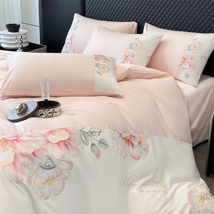 91家纺网 家纺一手货源 找家纺 绒棉世家 2025新款100支贡缎50双股刺绣长绒棉四件套-欧若拉系列  欧若拉-粉