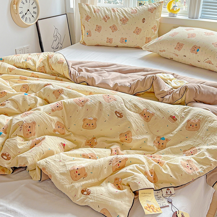 91家纺网 家纺一手货源 找家纺 玉海棠家纺 2025新款水洗皱皱纱印花夏被 被子被芯 奥利奥小熊