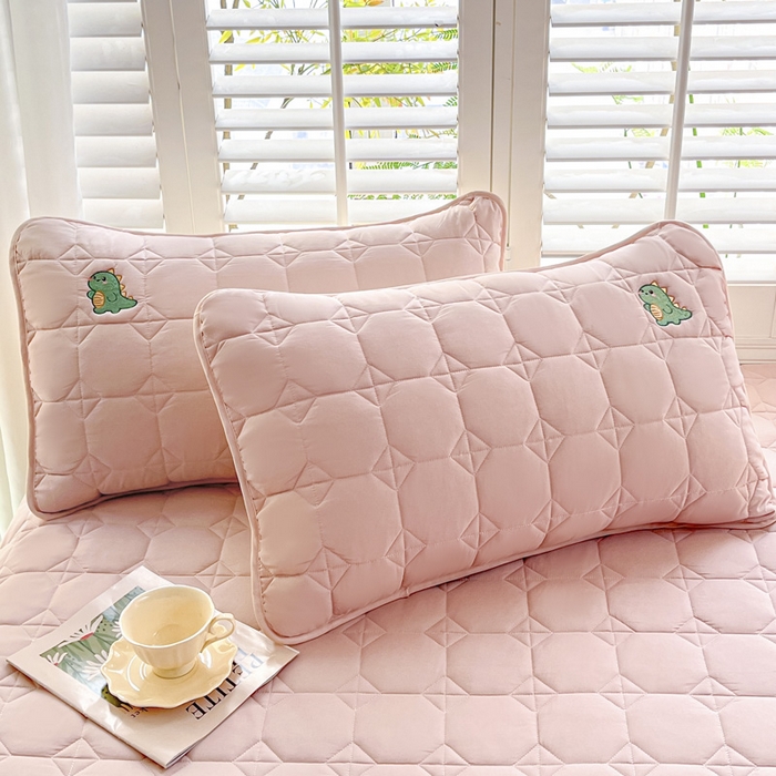 91家纺网 家纺一手货源 找家纺 万盛家纺 2025新款夹棉恐龙刺绣床笠 恐龙-方格 粉