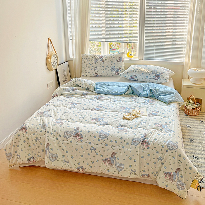 91家纺网 家纺一手货源 找家纺 玉海棠家纺 2025新款水洗皱皱纱印花夏被 被子被芯 豆奶泡泡猫