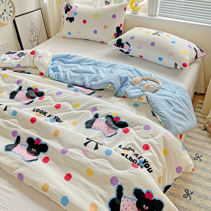 91家纺网 家纺一手货源 找家纺 玉海棠家纺 2025新款水洗皱皱纱印花夏被 被子被芯 波点小狗